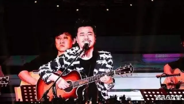 自以为很红，非要去“鸟巢”开演唱会，演出后妻子“卖房”还债