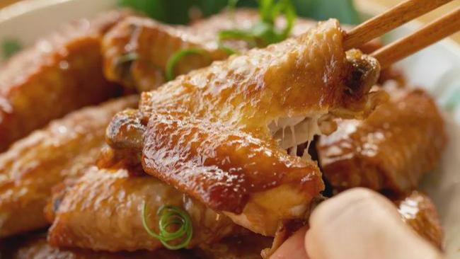 鸡翅|鸡翅加点它，骨头都透香！一焖就成，小白也能轻松做！