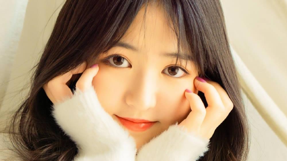 温顺气质清纯美女高颜值写真