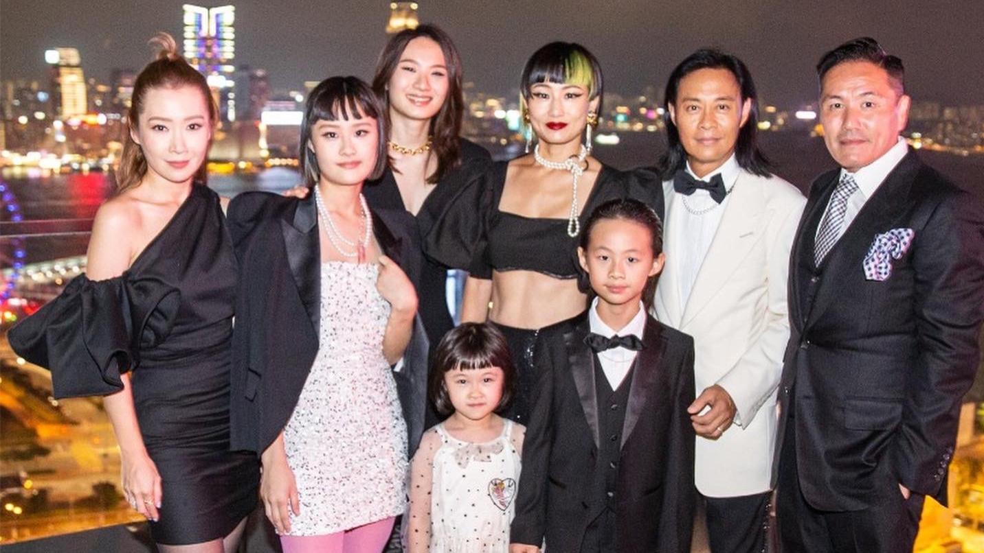 刘亦菲|草蜢组合蔡一智结婚15周年，大手笔办奢华派对，一家五口打扮隆重
