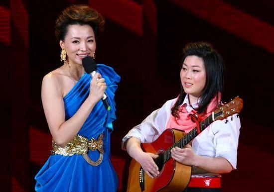 任月丽:23岁凭借一首歌曲在春晚走红,如今摇身一变成女总裁 任月丽:23岁凭借一首歌曲在春晚走红,如今摇身一变成女总裁