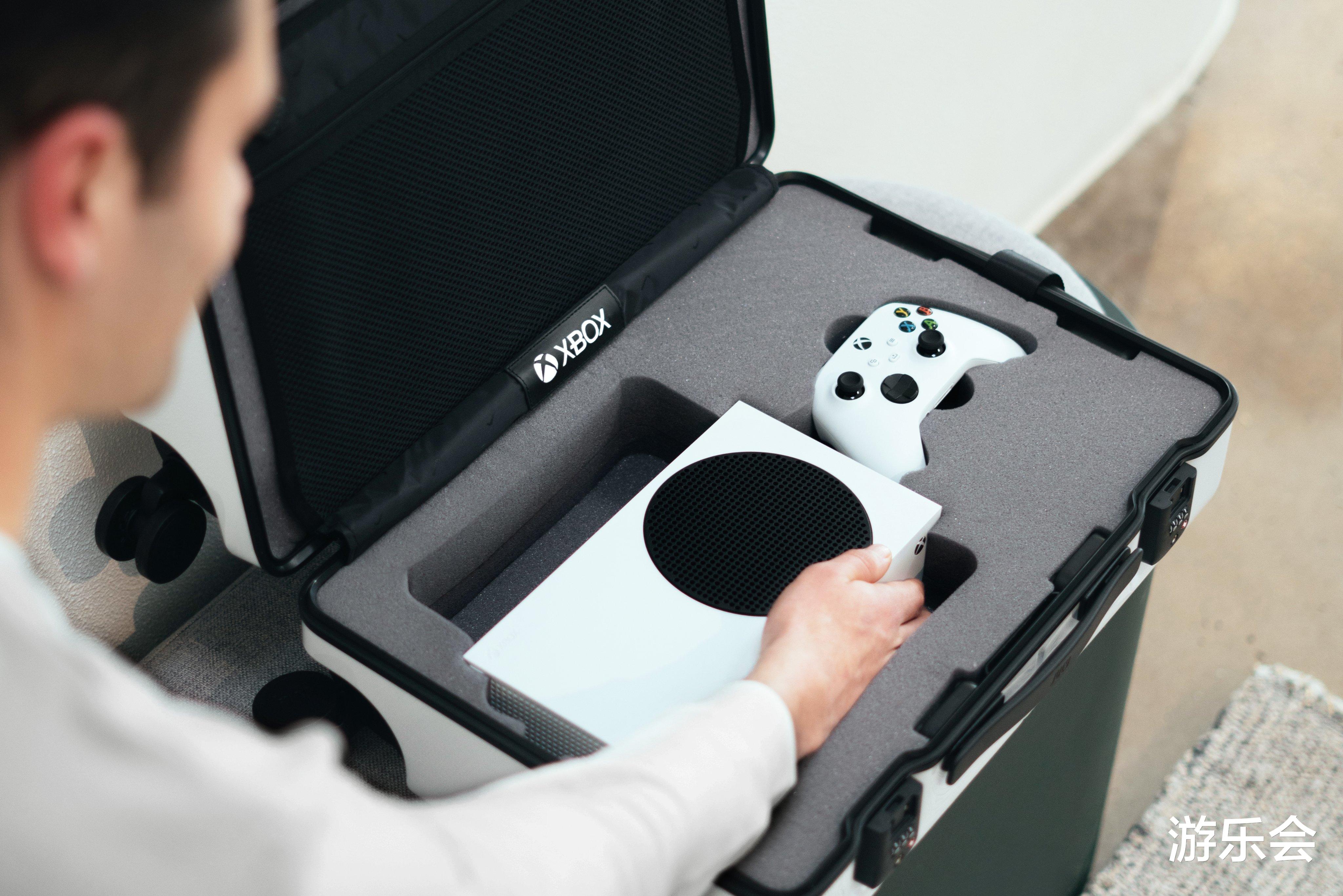 Xbox卖不过PS5，微软准备转型做周边？除了冰箱，又搞出行李箱？_电竞主播网