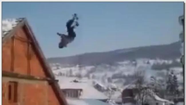 蜗牛研究僧 你们地面玩的都是娘炮！真正的俄罗斯人都是从屋顶往下跳！