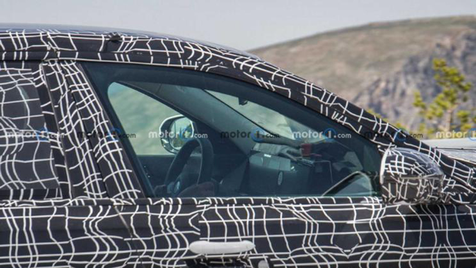 【用iDrive 8系统/续航