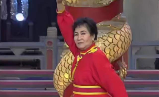 1999年,赵丽蓉求安乐死,临终说6个字:巩汉林退出春晚舞台 1999年,赵丽蓉求安乐死,临终说6个字:巩汉林退出春晚舞台
