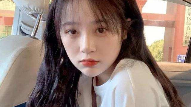 底妆 为何明星“上底妆”普遍用“粉底刷”？看到妆容效果就瞬间明白了