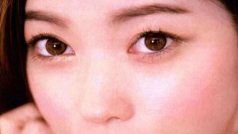 便秘|眼线画在眼部中央的可爱妆容，原来真的很适合约会！