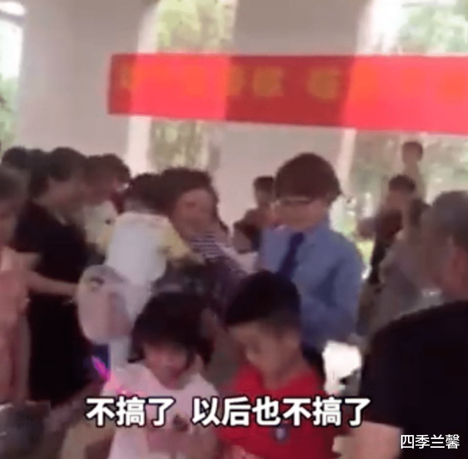 湖南长沙一小区为业主准备包粽子活动结果令人吃惊 10分钟就结束 因为材料被大妈们抢完了 社会资讯 历史故事网