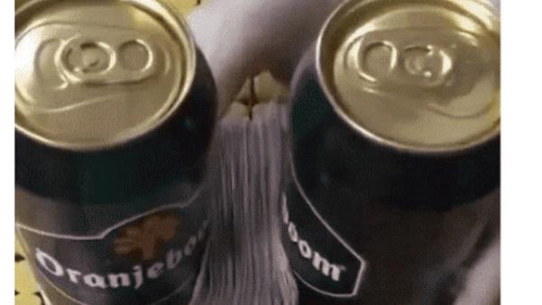 格纹 “阿姨说这两瓶酒喝了这些钱都归我，总感觉阿姨眼神怪怪的”哈哈哈