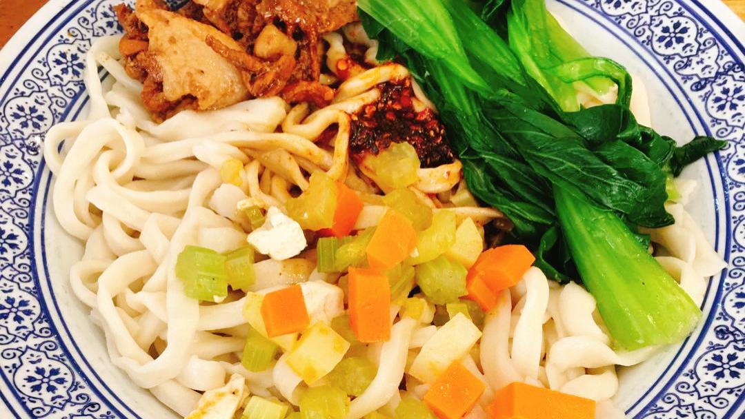 腊肉|每年卖出150000碗面的臊子面老店，酸辣鲜香十足