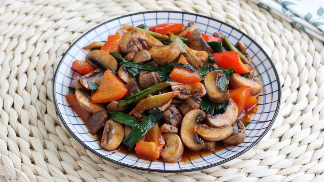 食材|唯一含维生素D的蔬菜，遇到多买点，促进钙吸收，孩子长个正需要