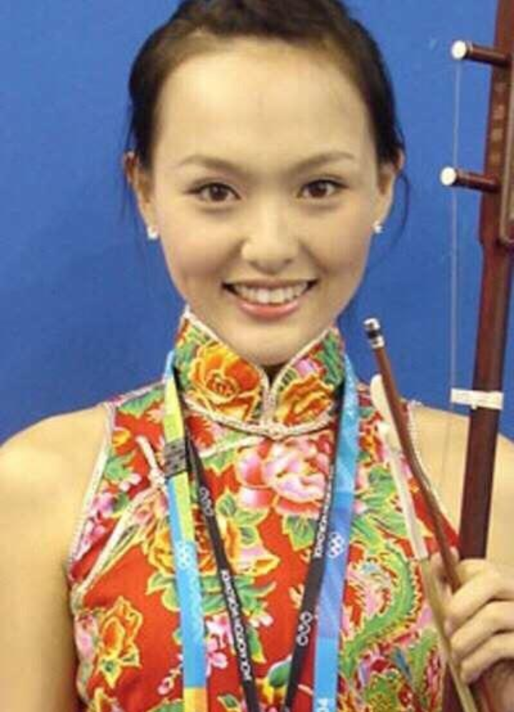 唐嫣游玩被路人偶遇,素颜生图引争议,网友:这还是我们的女神吗? 唐嫣游玩被路人偶遇,素颜生图引争议,网友:这还是我们的女神吗?
