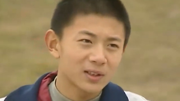 蓦然一牟 亲生母亲仅隔500米，为何不敢相认？父母离异孩子就注定孤独吗