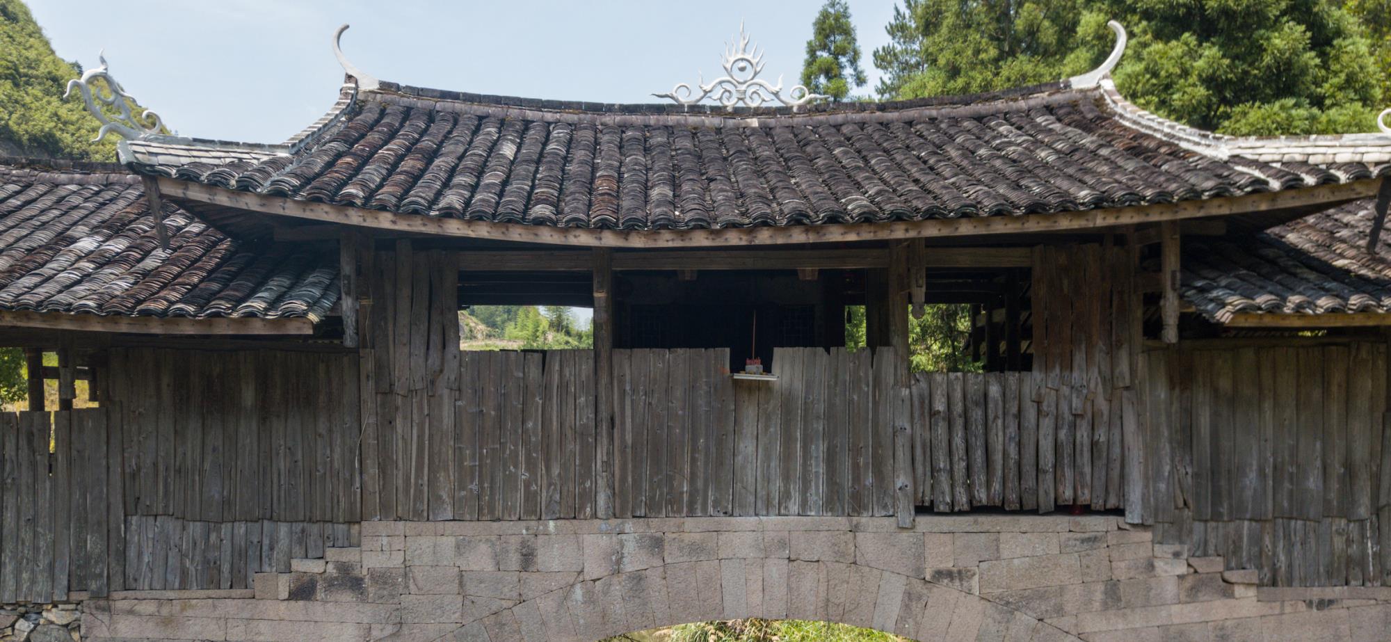 泗溪唯一一座“国保级”石拱木廊桥,造型稳重优美,防火等级颇高