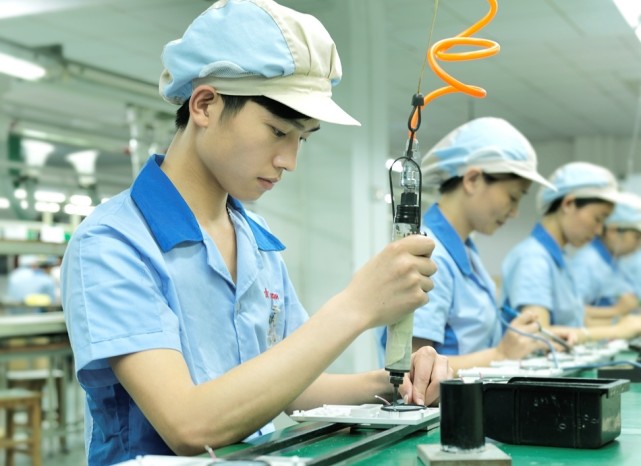 过年不回家工厂奖励2200元,不少打工人表示比返费更难拿到手 过年不回家工厂奖励2200元,不少打工人表示比返费更难拿到手