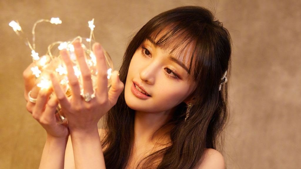 郑爽|郑爽深夜发长文为代孕道歉，否认1.6亿片酬，请求张恒别再骚扰她