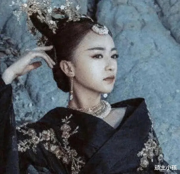 4个版本的“妲己”，前几位全靠化妆，只有这位才是真的媚到骨子里！