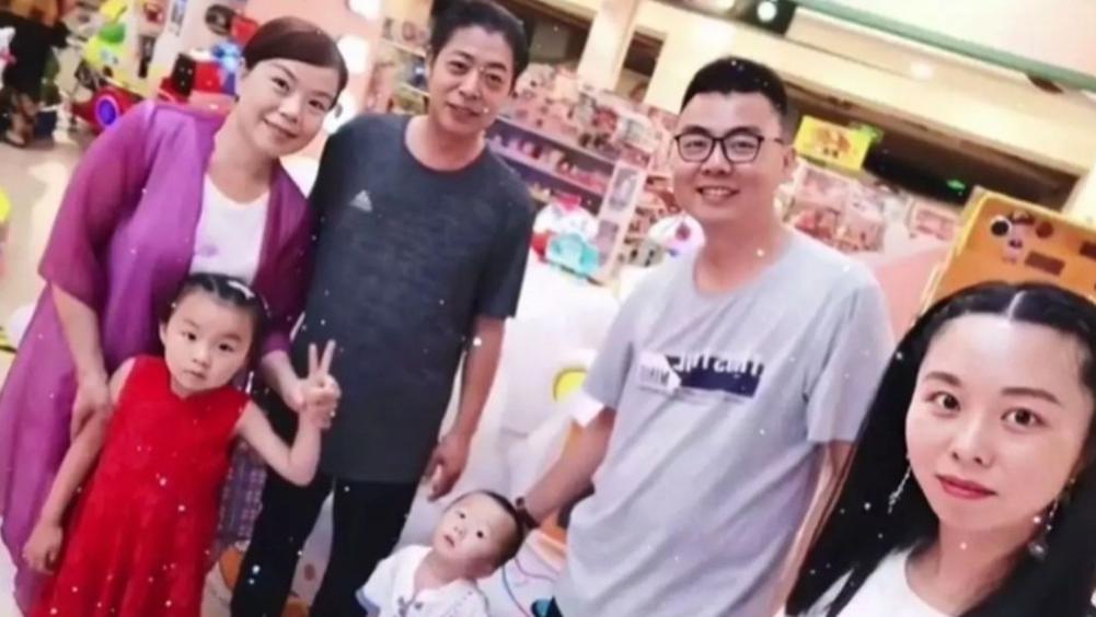 |田静被曝直播受阻，弟弟账号被特别关注，网友质疑：为什么封号？