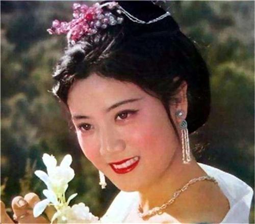还记得《少林寺》中的牧羊女吗?如今57岁了,已身价过亿,但依然很美 还记得《少林寺》中的牧羊女吗?如今57岁了,已身价过亿,但依然很美