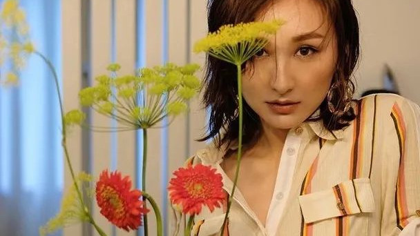 高海宁 瘦身成果！34岁TVB力捧花旦大晒纤腰惹关注，窈窕身材令人羡慕