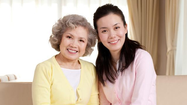陈语旧嗤|儿媳妇坐月子时，她把儿子的前女友带回家里，还说儿子没福气
