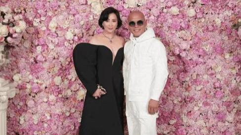 刘嘉玲|56岁刘嘉玲生日宴会太豪华！穿低胸礼服身材傲人，梁朝伟打扮隆重