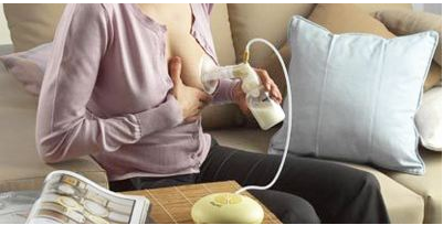 母乳瓶喂右胸被宝宝压了一碰就痛