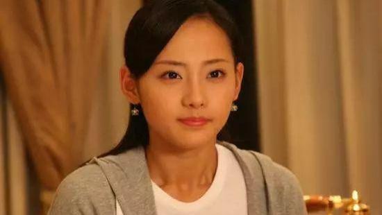 防腐剂|张嘉倪32岁还能守住“少女脸”，没吃防腐剂，全靠每晚认真抗老