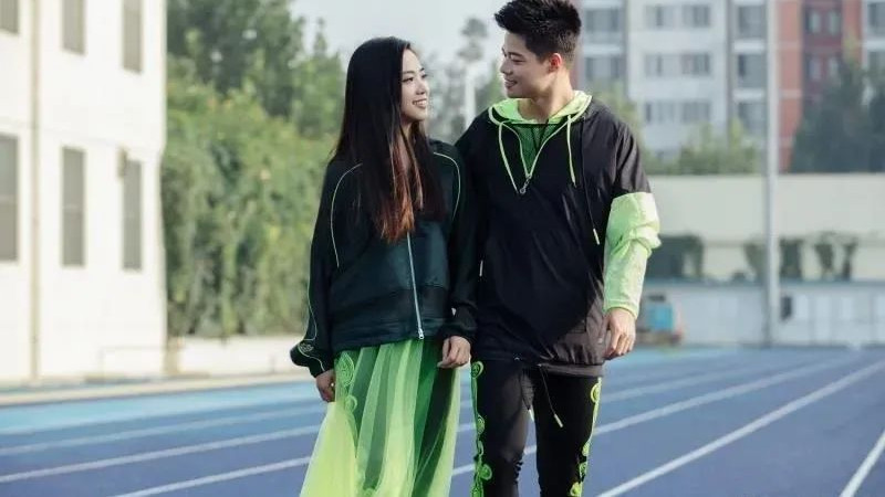 想你笔记|从校服到婚纱，娶了班上跑得最慢的那个人：苏炳添：爱情好甜！