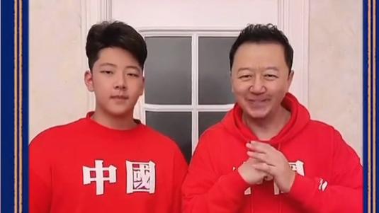 章子怡|郭涛儿子大变样！14岁就跟爸爸一样高，皮肤黝黑身材壮实显成熟