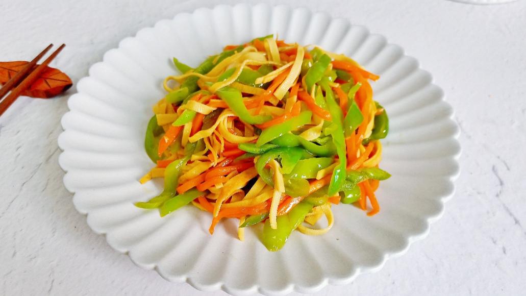娃娃菜|入伏后，吃肉不如吃它，等于“补钙库”，开胃又下饭，补钙长个头