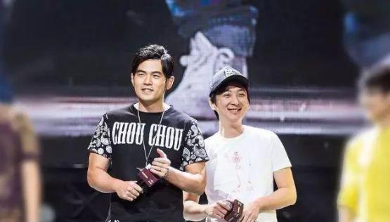 看了王思聪与明星的合影,终于明白:钱,才是一个人真正的底气 看了王思聪与明星的合影,终于明白:钱,才是一个人真正的底气