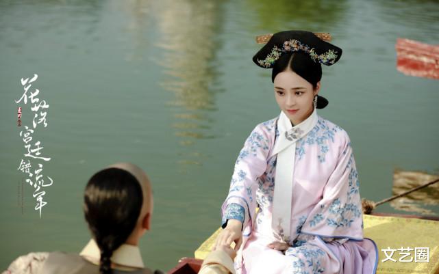 李莎旻子和隔壁老樊逛街被偶遇，两人全程牵手甜蜜自拍，画面高甜羡煞网友