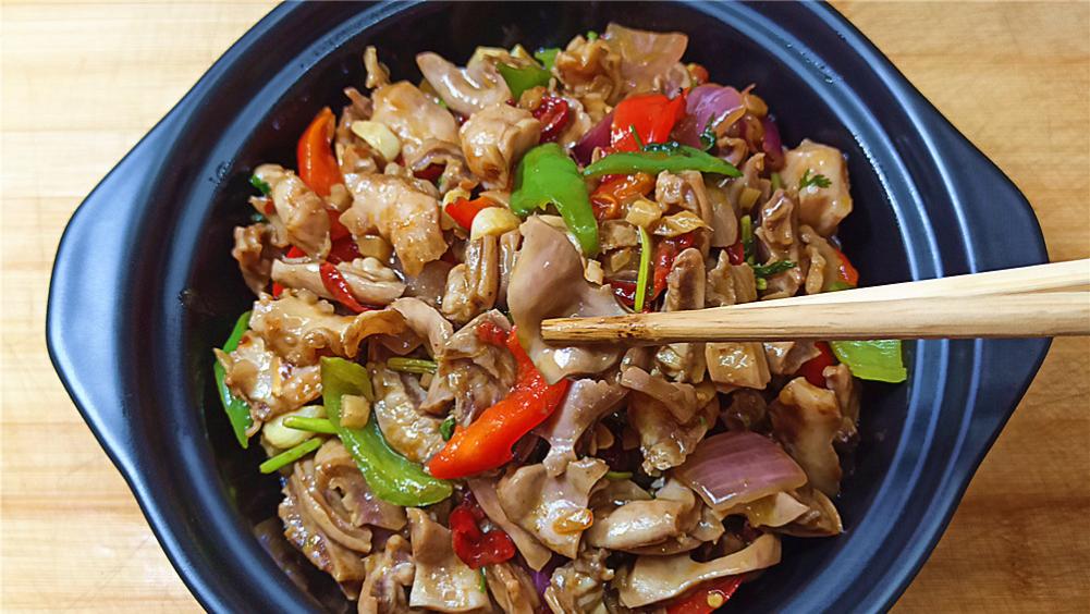 辣椒|教你“爆炒儿肠”正确做法，成菜脆嫩爽口，香辣不老没异味