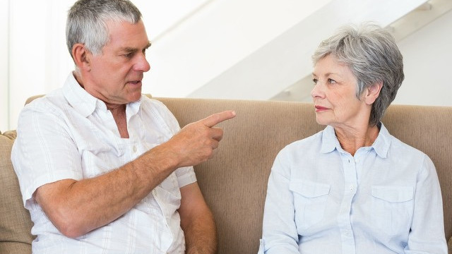 陈大美妮儿|搭伙老人变仇敌，老太：他太抠门；大爷：她想榨干我的最后一滴血