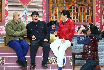 王小利在春晚上的“黑色6秒钟”你发现了吗? 王小利在春晚上的“黑色6秒钟”你发现了吗?