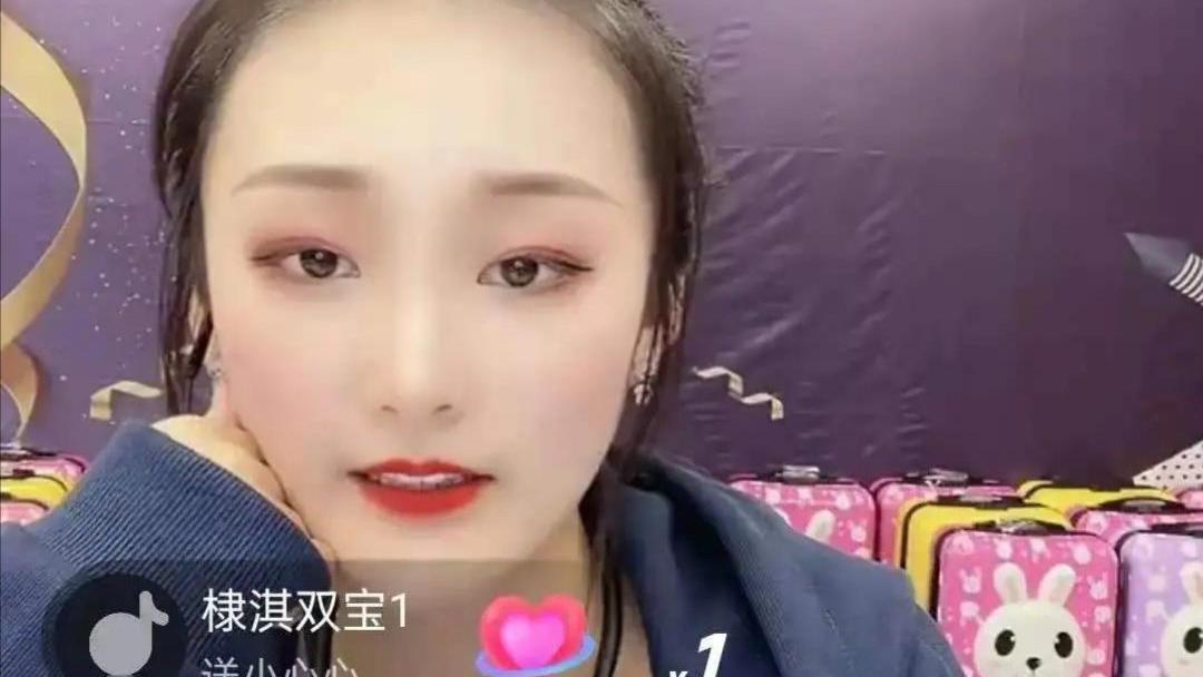 一颗许愿树 大衣哥儿媳陈亚楠直播，15万人涌入直播间怒骂，满屏尴尬！