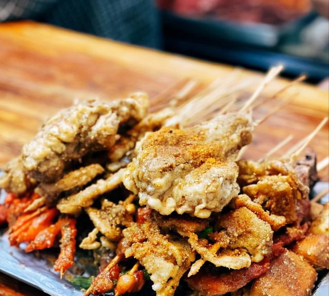 白萝卜|杭州最奇葩的苍蝇馆子，老板冷着脸客人还常来捧场，半夜挤满人