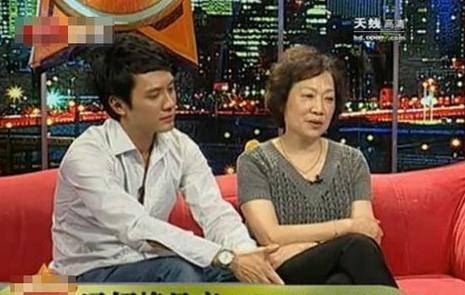 人前恩爱人后薄凉,揭秘“花花公子”冯绍峰和赵丽颖的背后故事! 人前恩爱人后薄凉,揭秘“花花公子”冯绍峰和赵丽颖的背后故事!