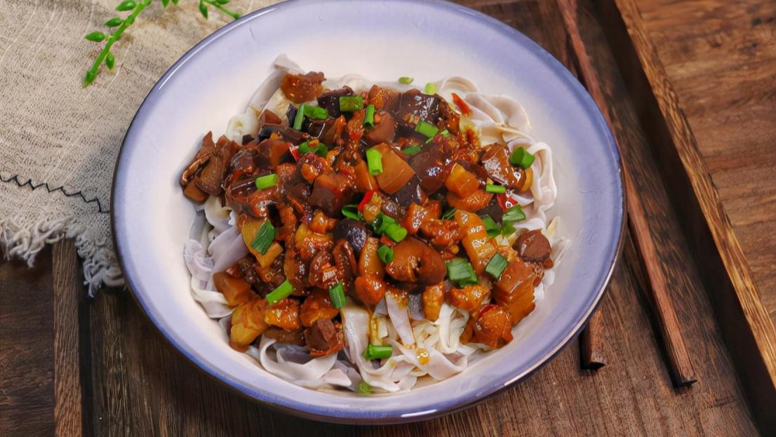 香菇|吃面，怎么能少得了拌面酱，香菇这样做，比肉还好吃