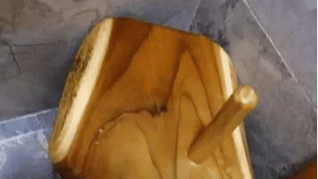 “酒店卫生间开始有这种椅子了？这是用来干什么的？”