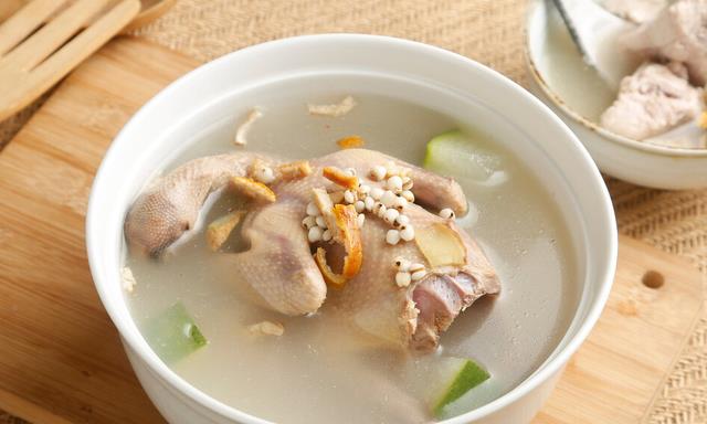 猪肉|炖鸽子汤不能焯水，牢记2个要点，营养不流失，汤鲜味美真滋补