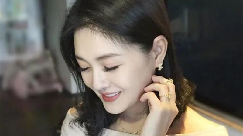 护肤品 女人想要更有气质，拥有光滑“少女肌”，就必须常用这2种护肤品