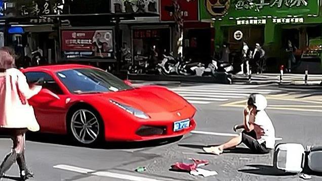 桃小菁说说|杭州法拉利事故究竟有何隐情，为何车主苦苦哀求不要报警？