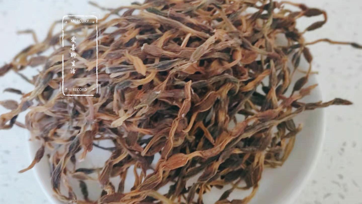 玉米面|七月，这菜再不吃就老了，摘下来一烫一晒存放好，冬天炖肉吃特别香