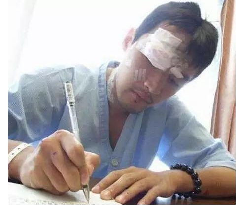 她为救胡歌当场去世,成为胡歌一生的痛,胡歌用她名义捐30所学校 她为救胡歌当场去世,成为胡歌一生的痛,胡歌用她名义捐30所学校