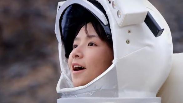 航天器 女大学生穿着宇航服找月球，登上热搜榜，意外发现她的生活太精彩