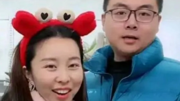 鸡胸肉 田静被指责用贵妇护肤品，无奈出售梳妆台，2万就能全带走