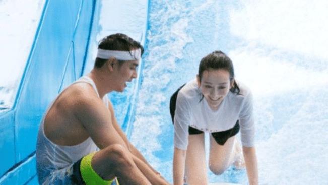 王鸥|王鸥VS关晓彤谁更美？当两人同框走秀时，王鸥的身材堪称完美！