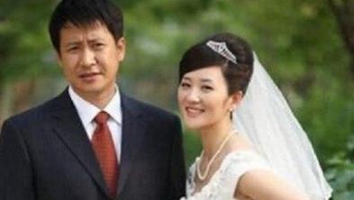 爵士队 2004年，张国强工资才3500元，妻子与其离婚，两年后却大红大紫